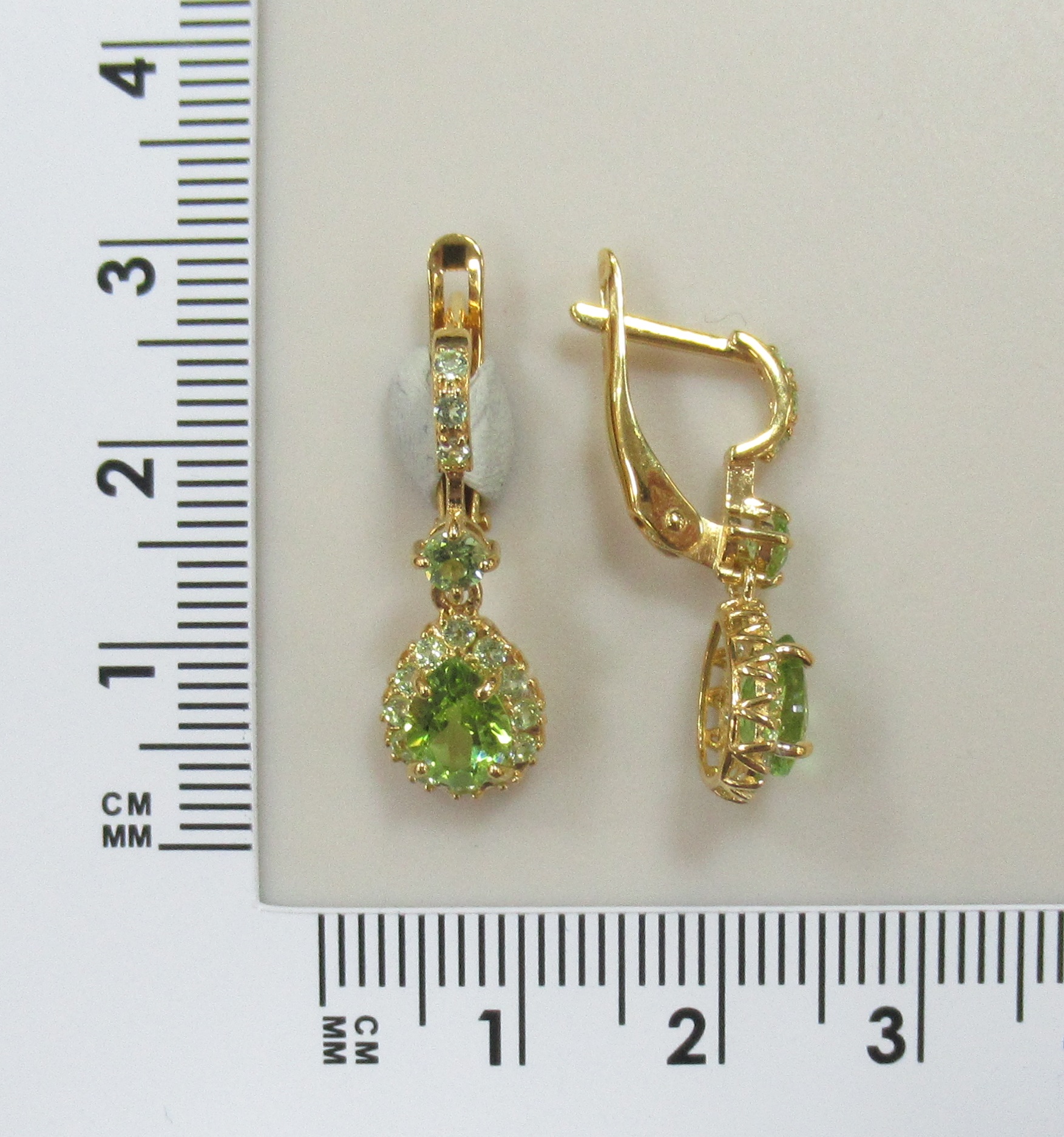 Серебряные серьги с хризолитами